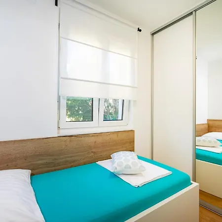 Apartments Vita アパート *