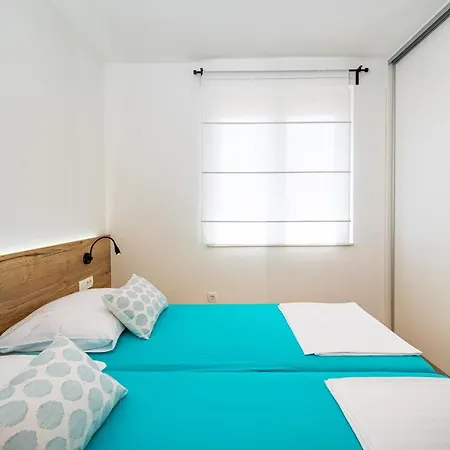 Apartments Vita ザダル